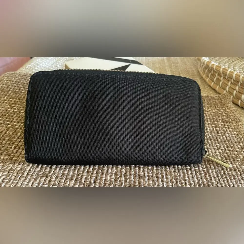 Travelon Black wallet with Gold